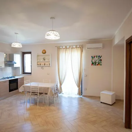 Tropea Nice Apartment アパート ヴィボ・ヴァレンツィア